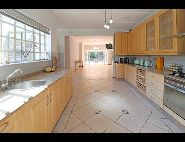 4 BEDROOM HOUSE FOR SALE IN HURLINGHAM